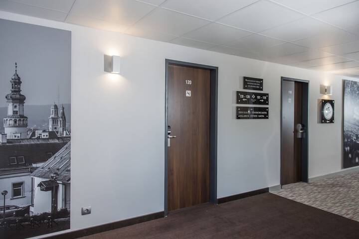 Ballroom/Hall 46 of 54