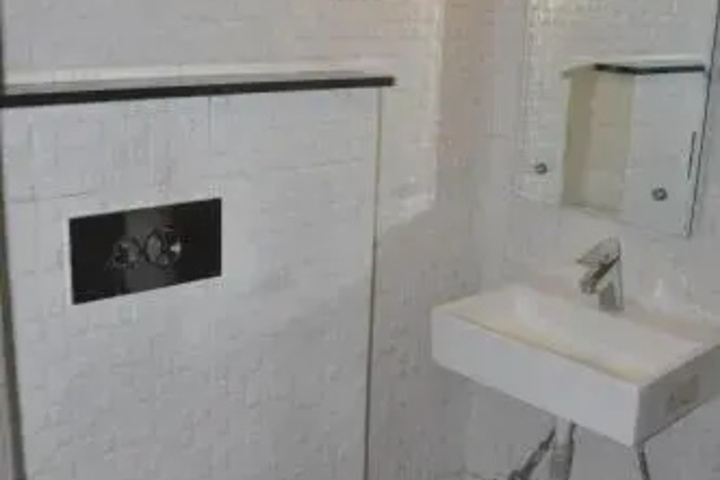 Room 9 of 21