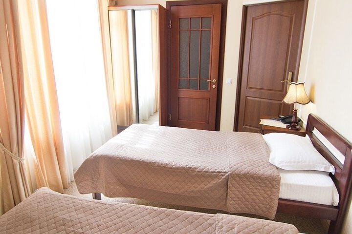 Room 7 of 73