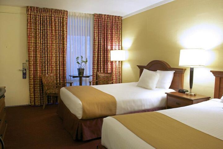 2 Double Beds (5 of 5)