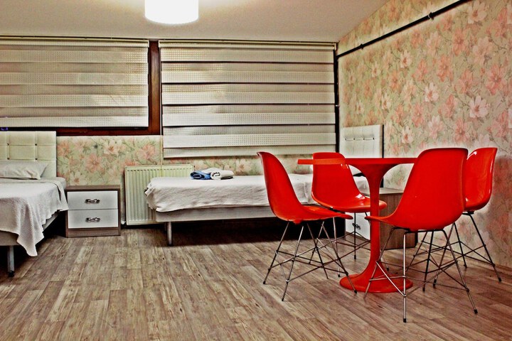 Room 5 of 12