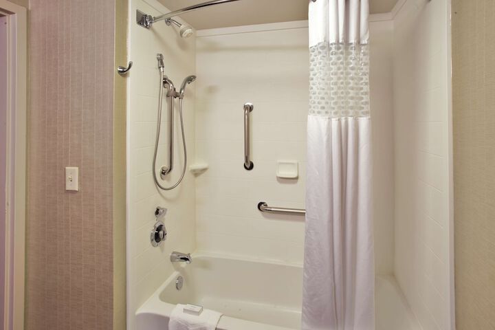 1 King Mobility Accessible Tub (2 of 8)