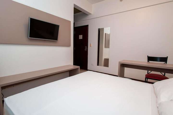Room 9 of 121