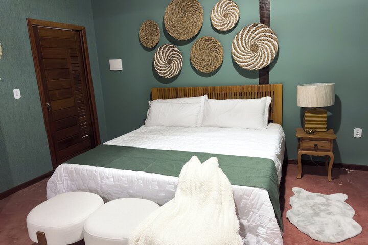 Room 4 of 37