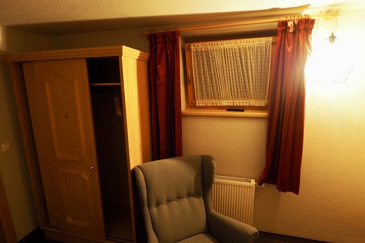 Room 12 of 50