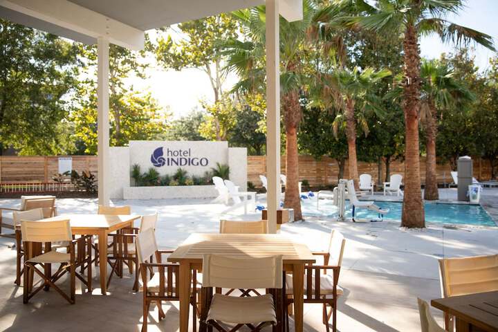 Poolside bar