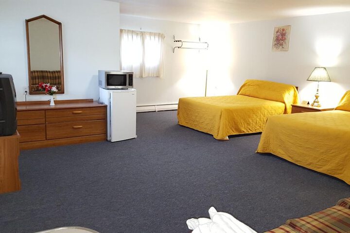 2 Double Beds (8 of 8)