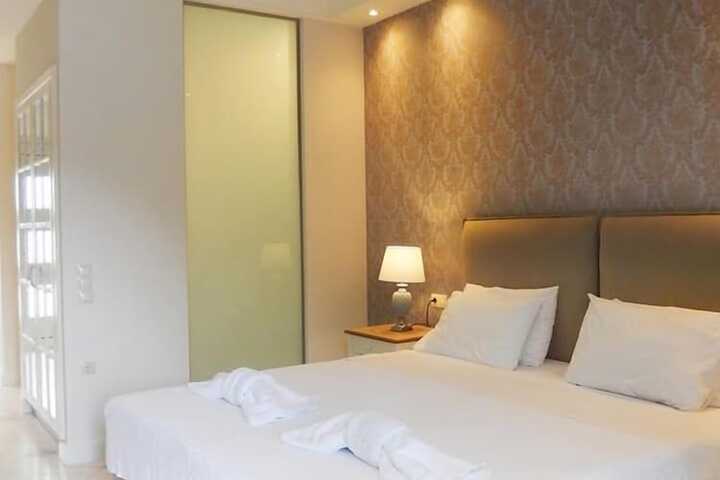 Room 33 of 37