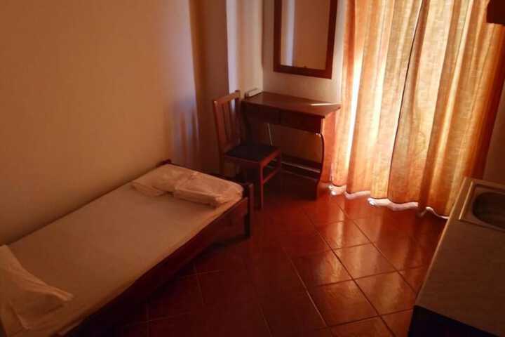 Room 6 of 23