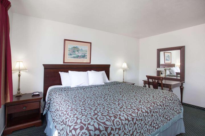 1 King Bed (14 of 16)