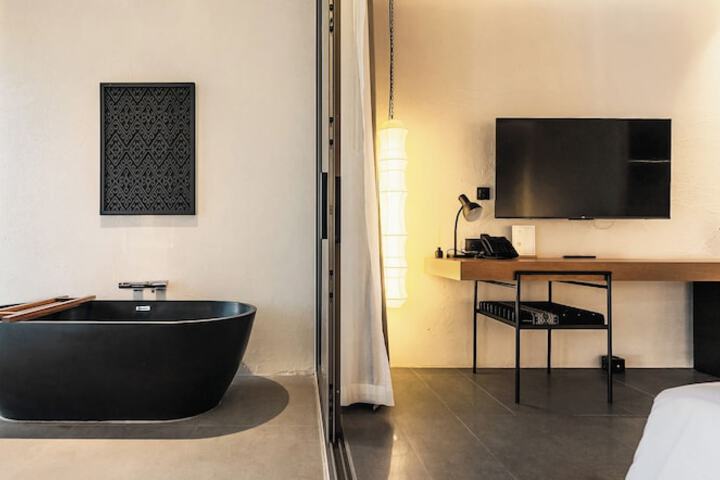 Room 16 of 48