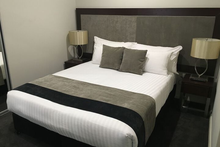 Room 11 of 32
