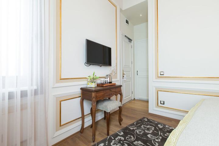 Room 28 of 50