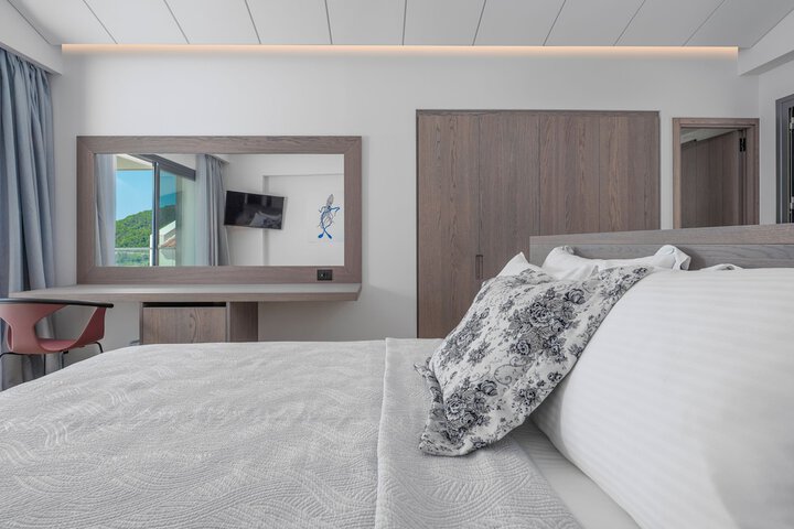 Room 12 of 260