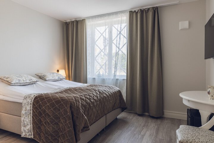 Room 9 of 43