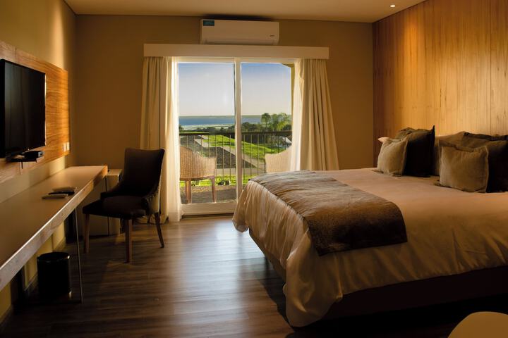 Room 4 of 32