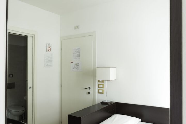 Room 4 of 36