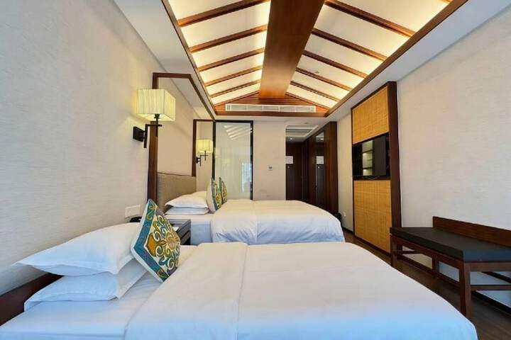 Room 32 of 111