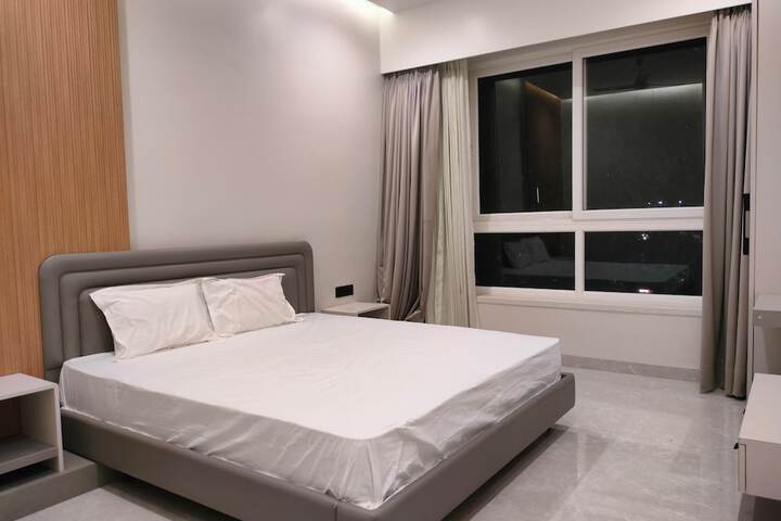 Room 5 of 11