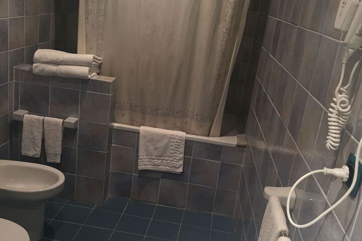 Room 13 of 25