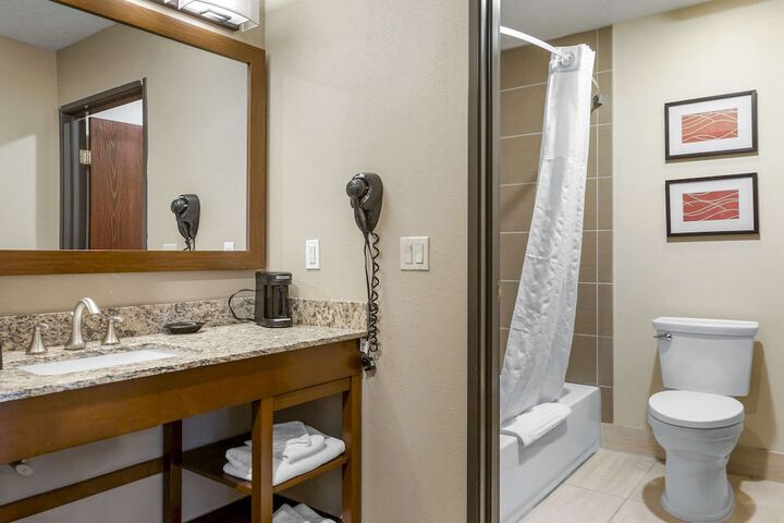Room 32 of 47
