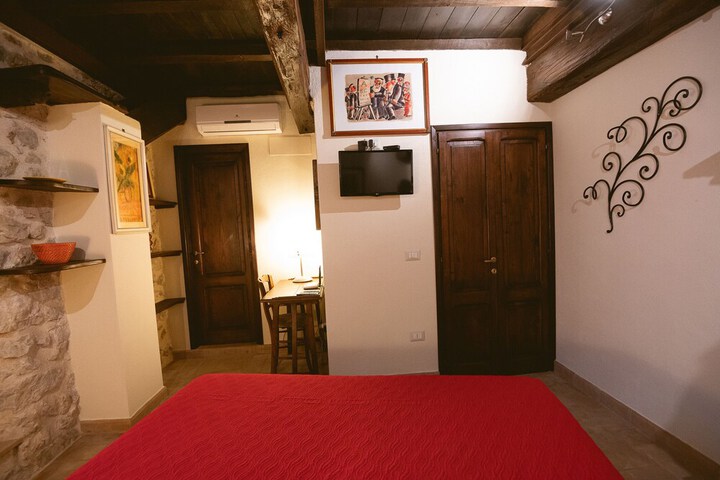 Room 12 of 115