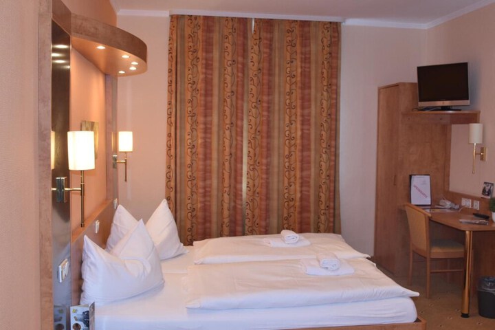 Room 11 of 49