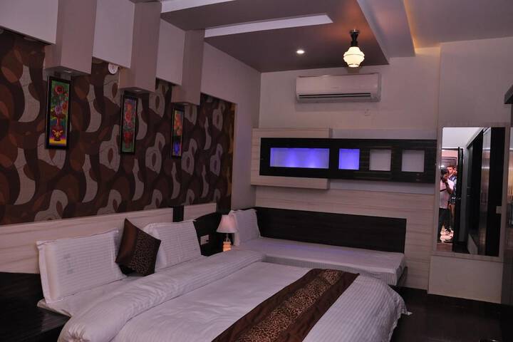 Room 10 of 25