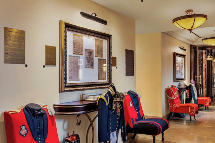 Entrance & Lobby
