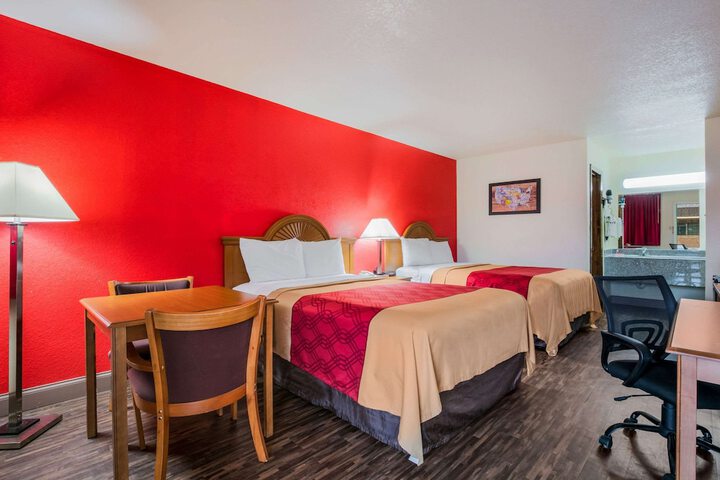 2 Double Beds (7 of 11)