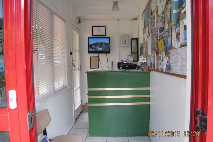 Check-in/check-out kiosk