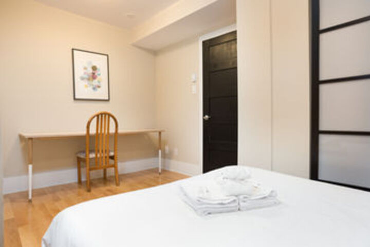 Room 10 of 16
