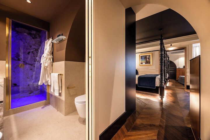 Room 28 of 53