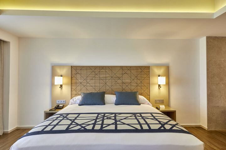 Room 9 of 120