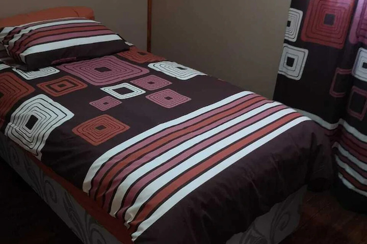 Room 4 of 8