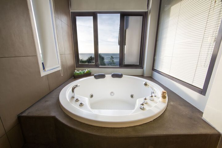 Hot Tub 73 of 199