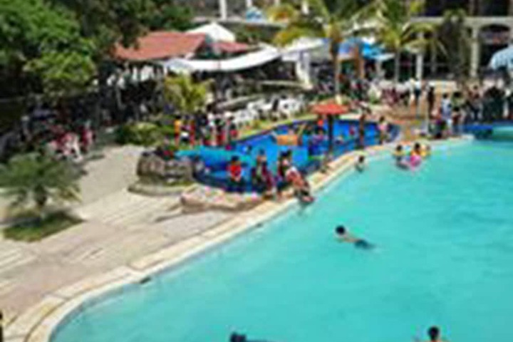 Pool 7 of 9