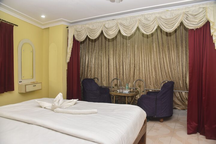 Room 10 of 16