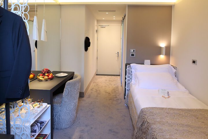Room 19 of 57