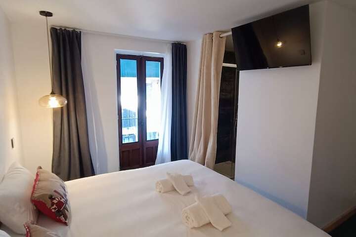 Room 4 of 24
