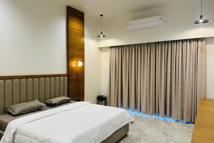 Room 10 of 29