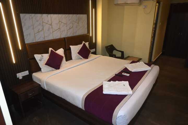 Room 12 of 30