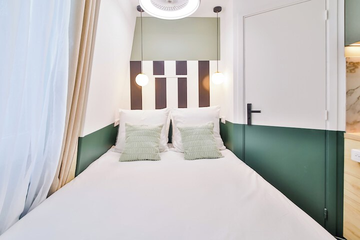 Room 28 of 270