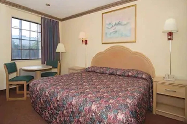 Standard King Bed Accessible (2 of 8)