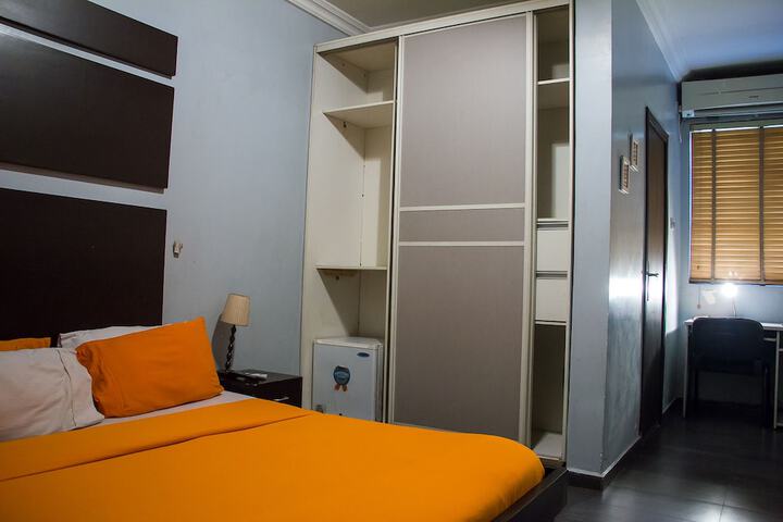 Room 16 of 39