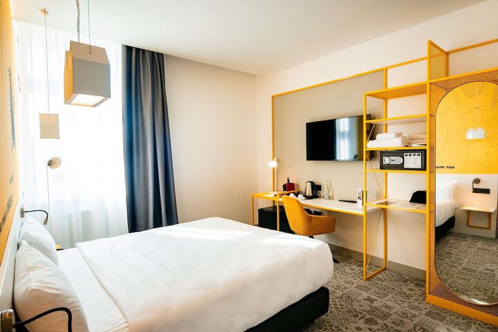 Room 16 of 51