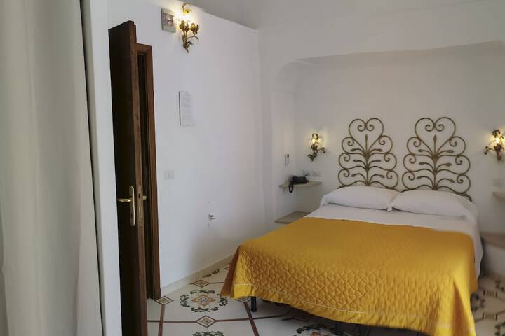 Room 4 of 37