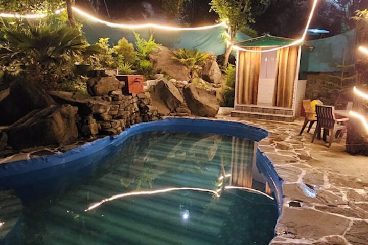 Pool 24 of 40