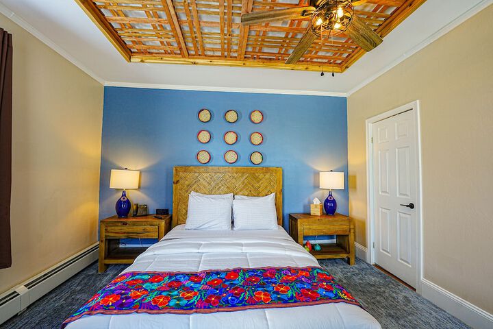 1 Queen Bed (32 of 40)