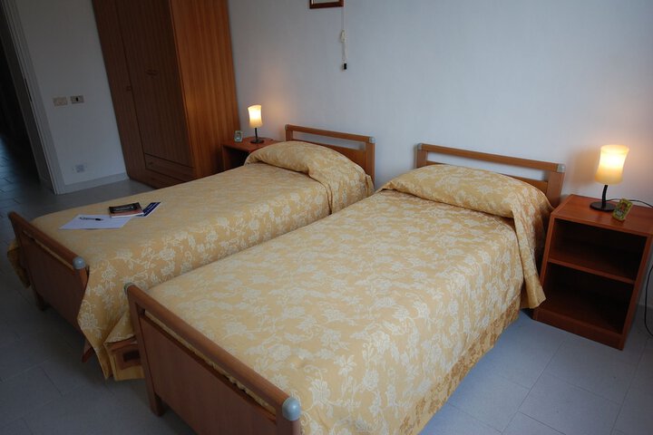 Room 10 of 51